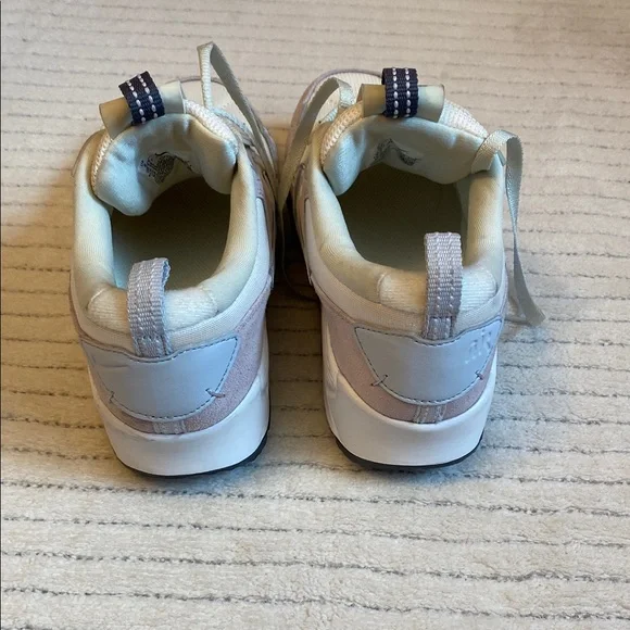 NIKE Women Beige and Cream Sneakers
